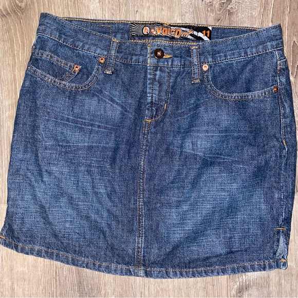 Vintage Blue denim mini skirt size 11, Volcom 5 pocket skirt EUC - Picture 2 of 7